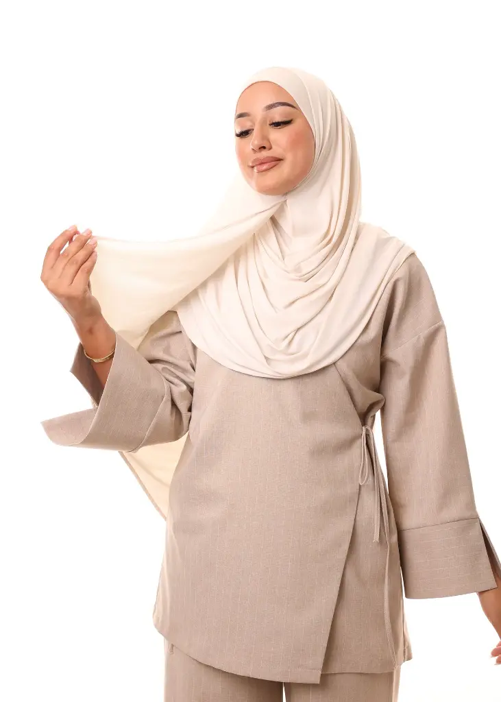 أبيض مصفر 2 (2).webp