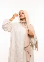 شال كريب بالبوني يربط من الخلف - بيج وردي