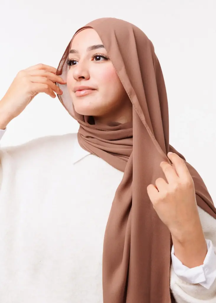 [PN-30947] شال كريب بالبوني يربط من الخلف - ترابي