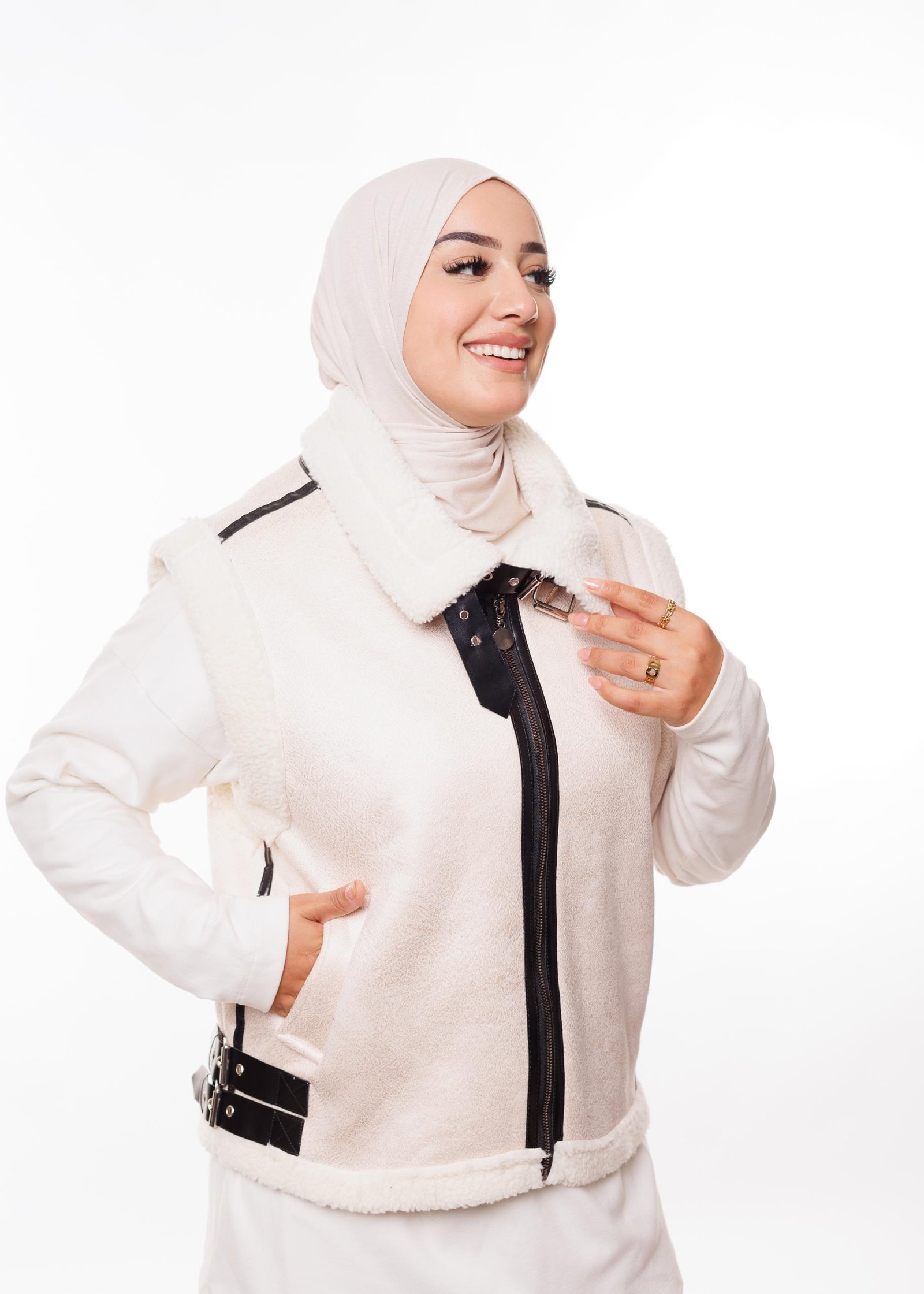 سترة جلدية بدون أكمام