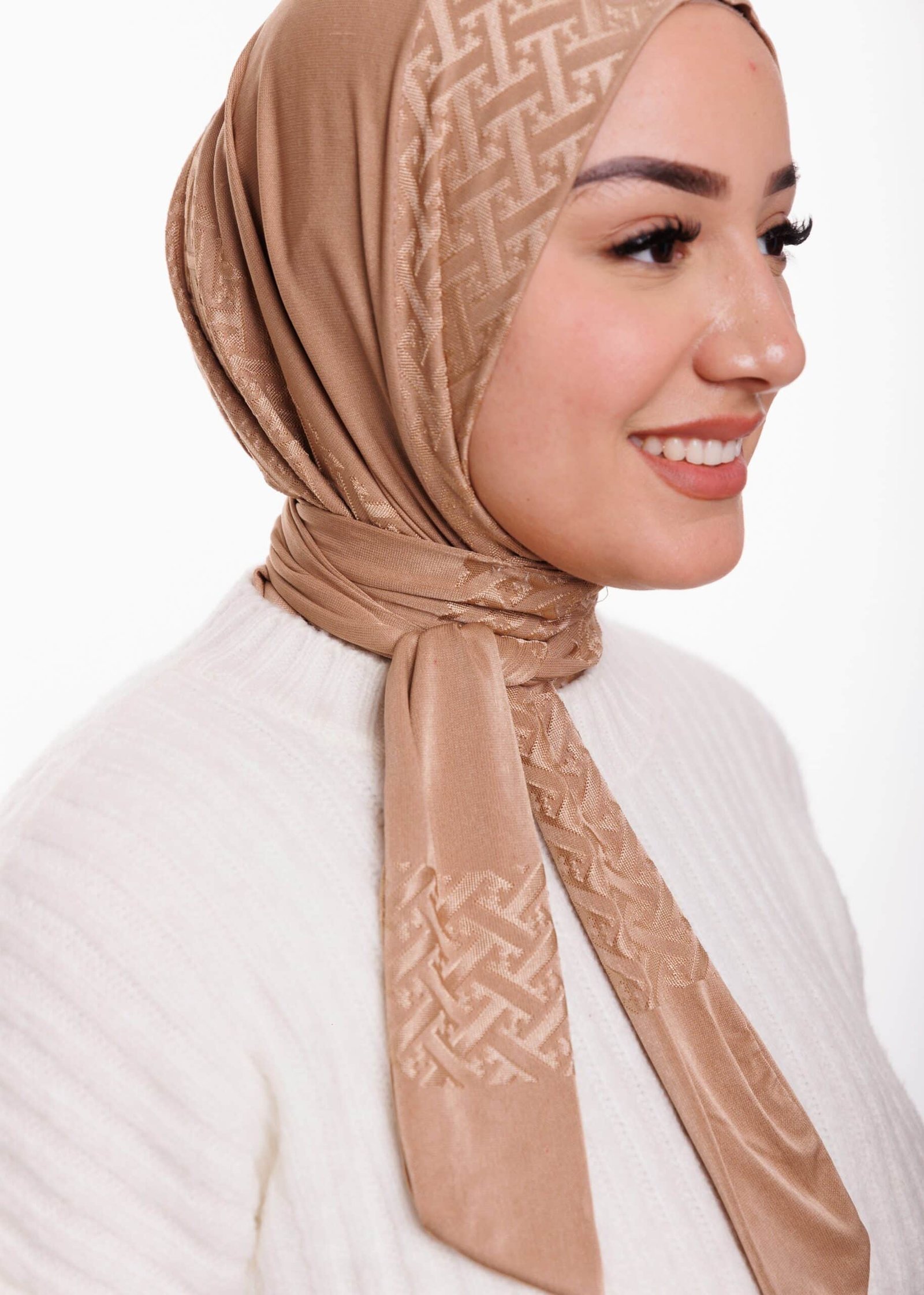طبقية كشخة خليجية - بني -
