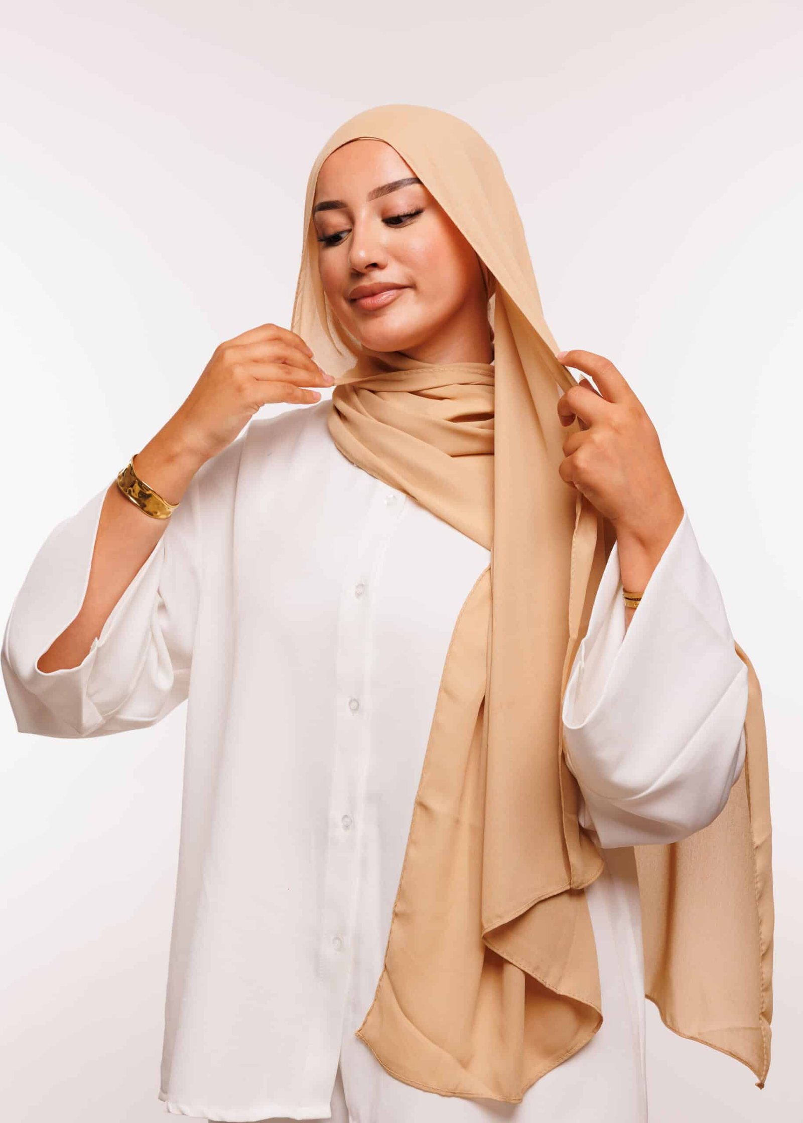 شال كريب بالبوني يربط من الخلف - بيج -