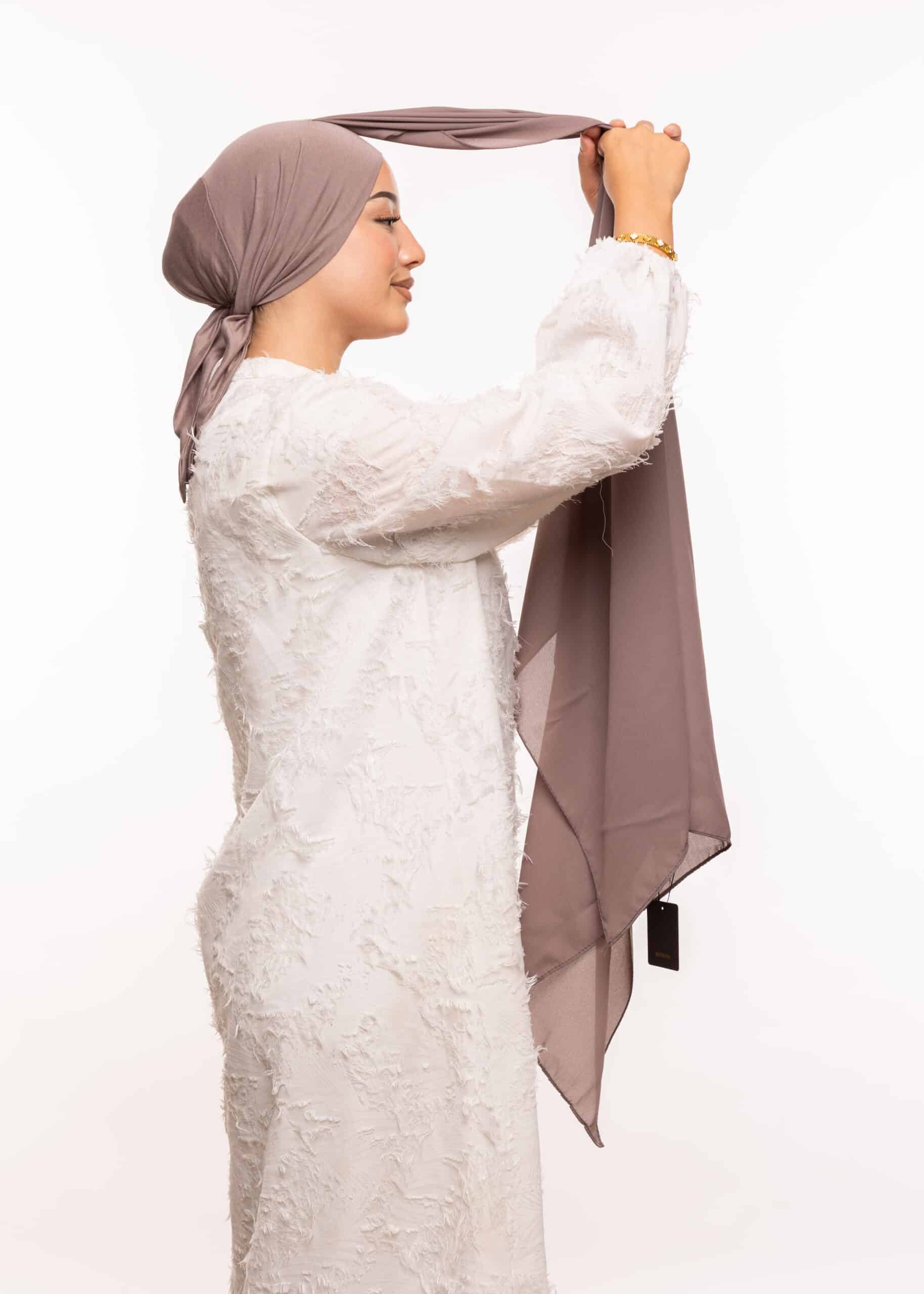 شال كريب بالبوني يربط من الخلف - بيج رمادي داكن