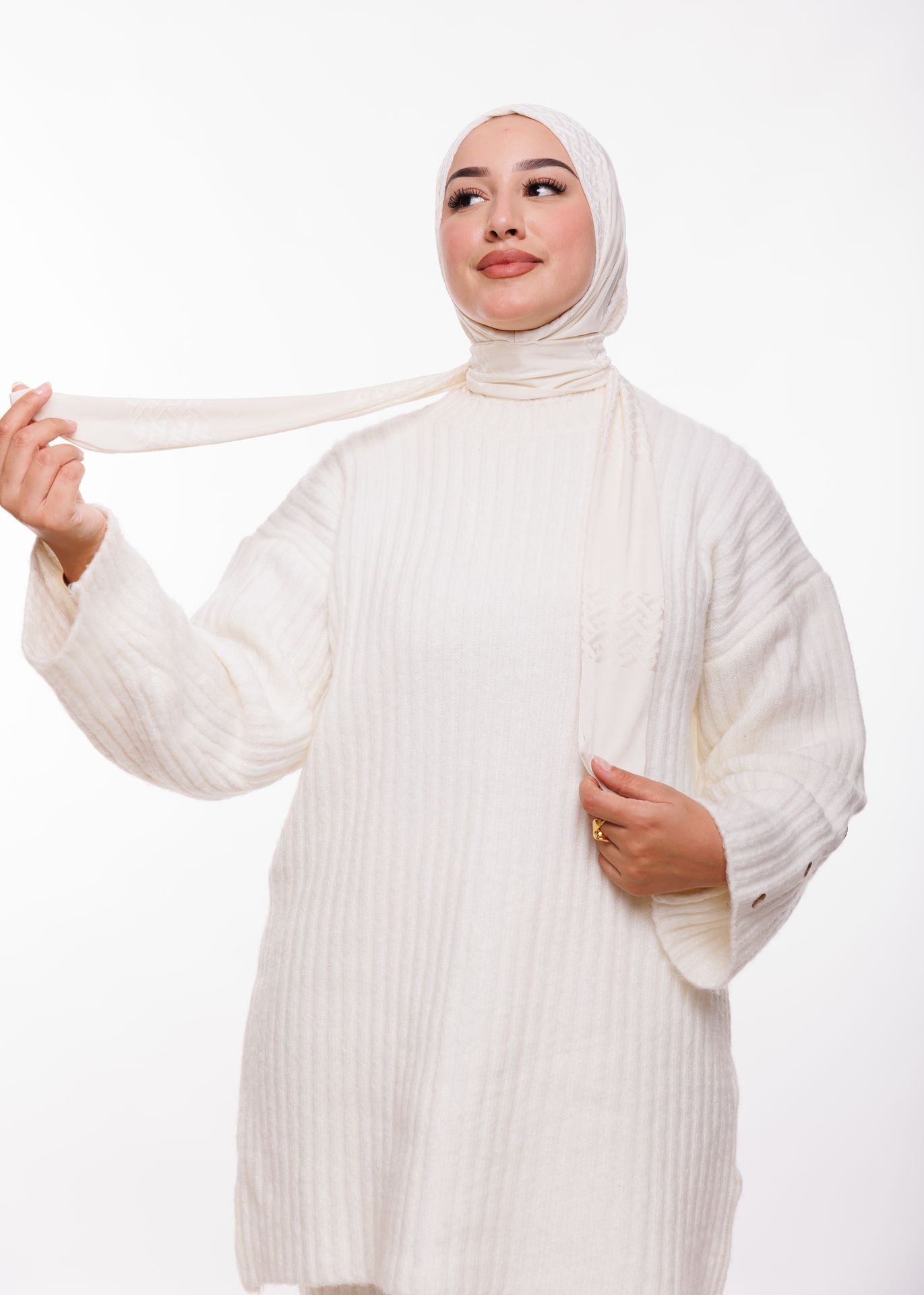 طبقية خليجية - أبيض مصفر -