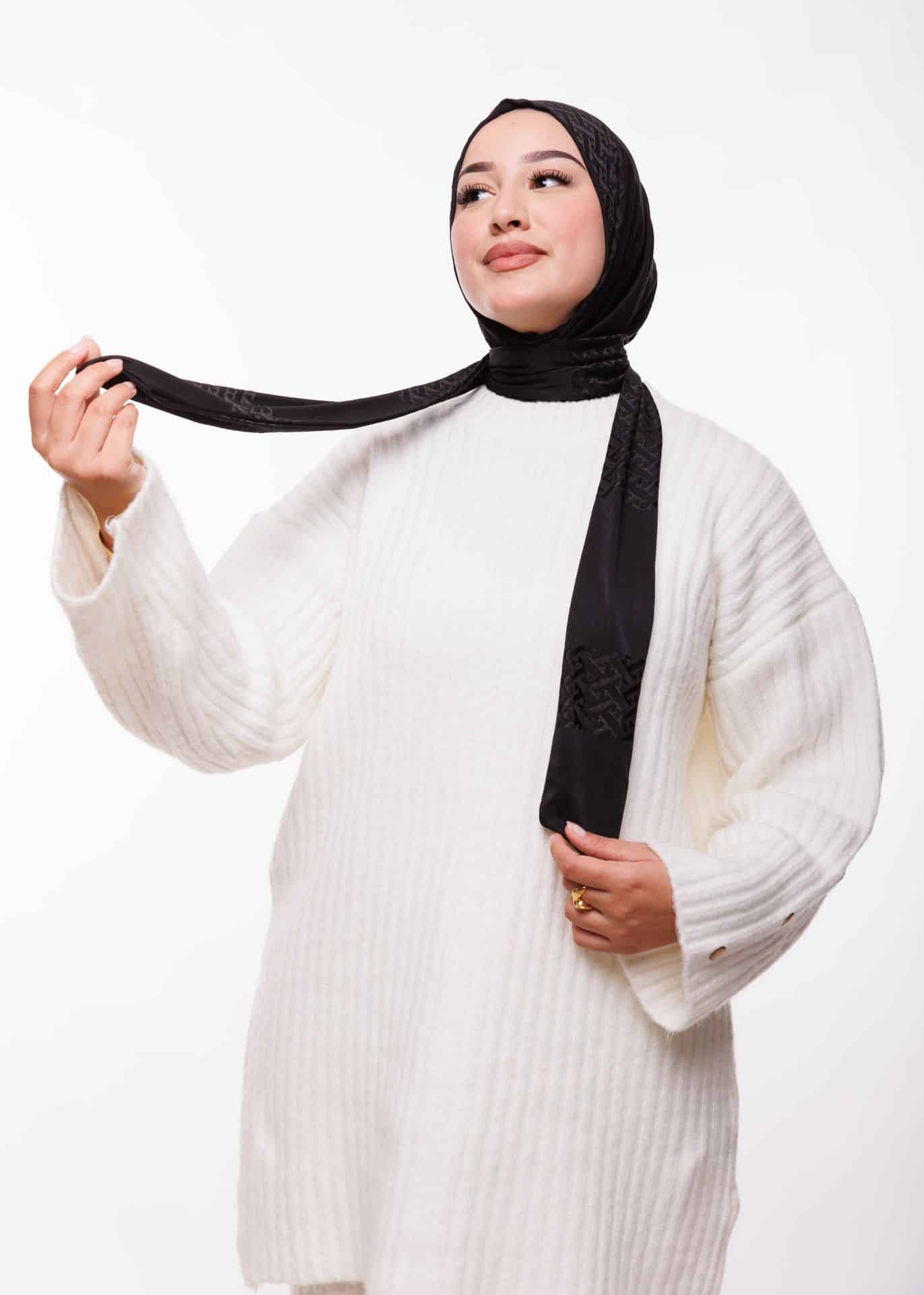 طبقية خليجية - أسود -