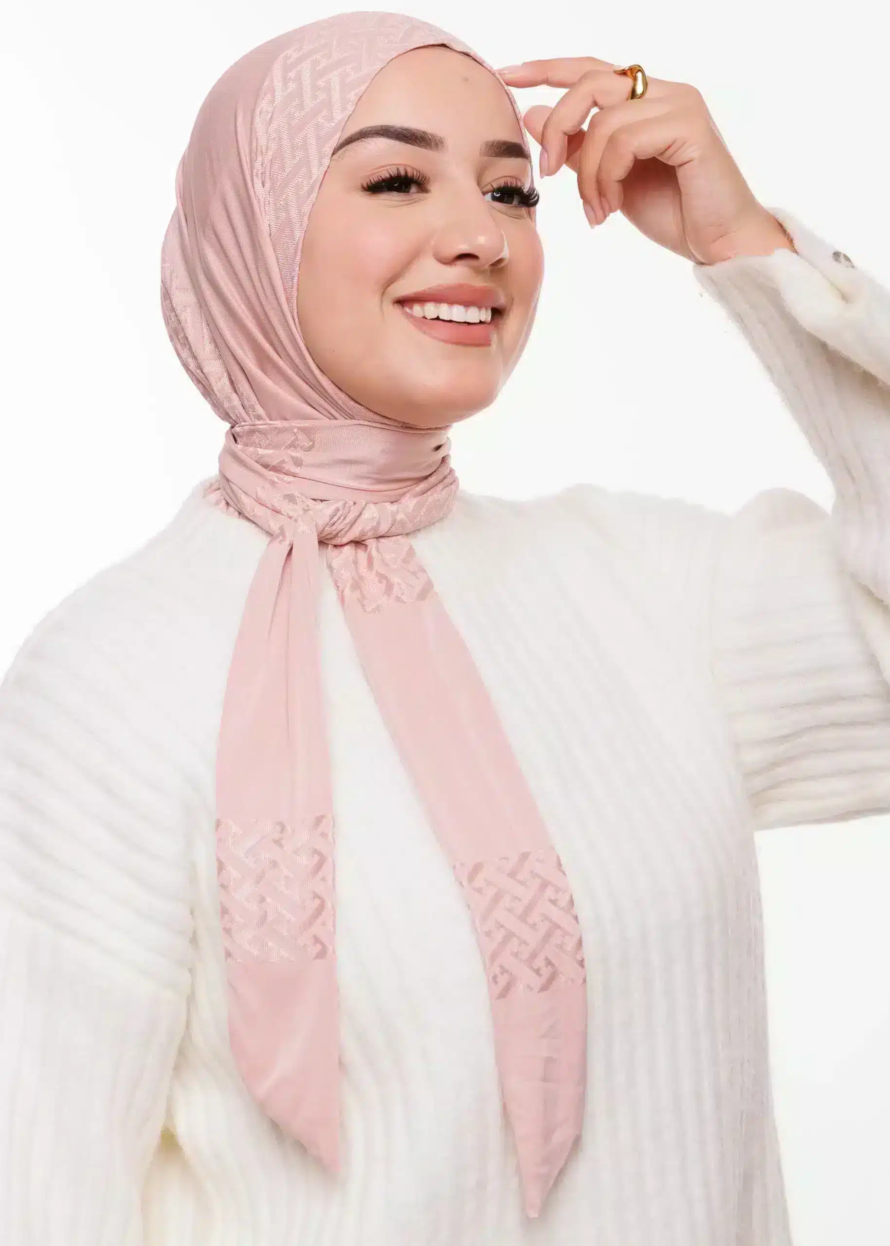 طبقية خليجية وردي طبقية خليجية 444 1 scaled