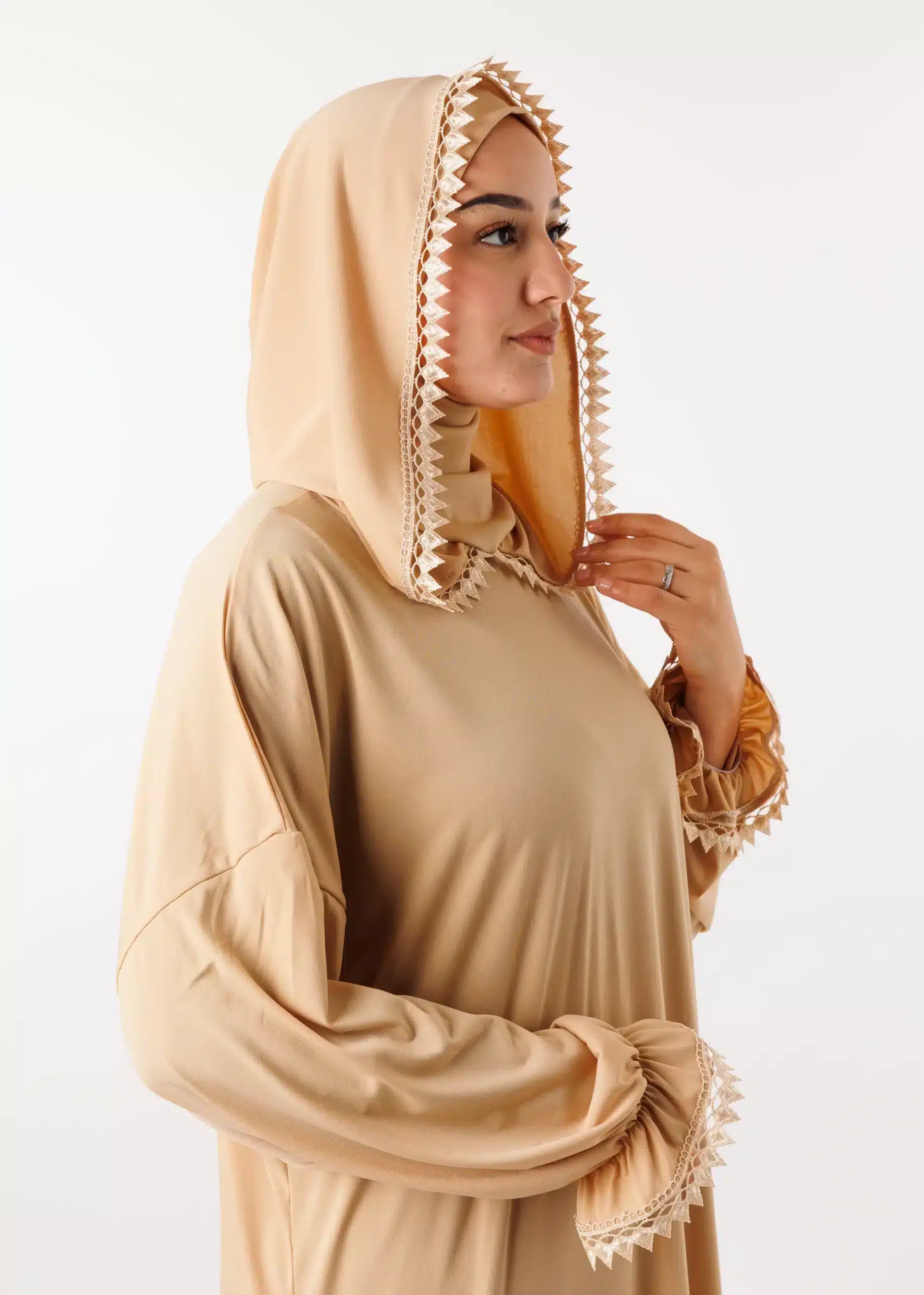 Abaya de Priere avec Bonnet Ninja Beige عباية 18091 1 1 scaled