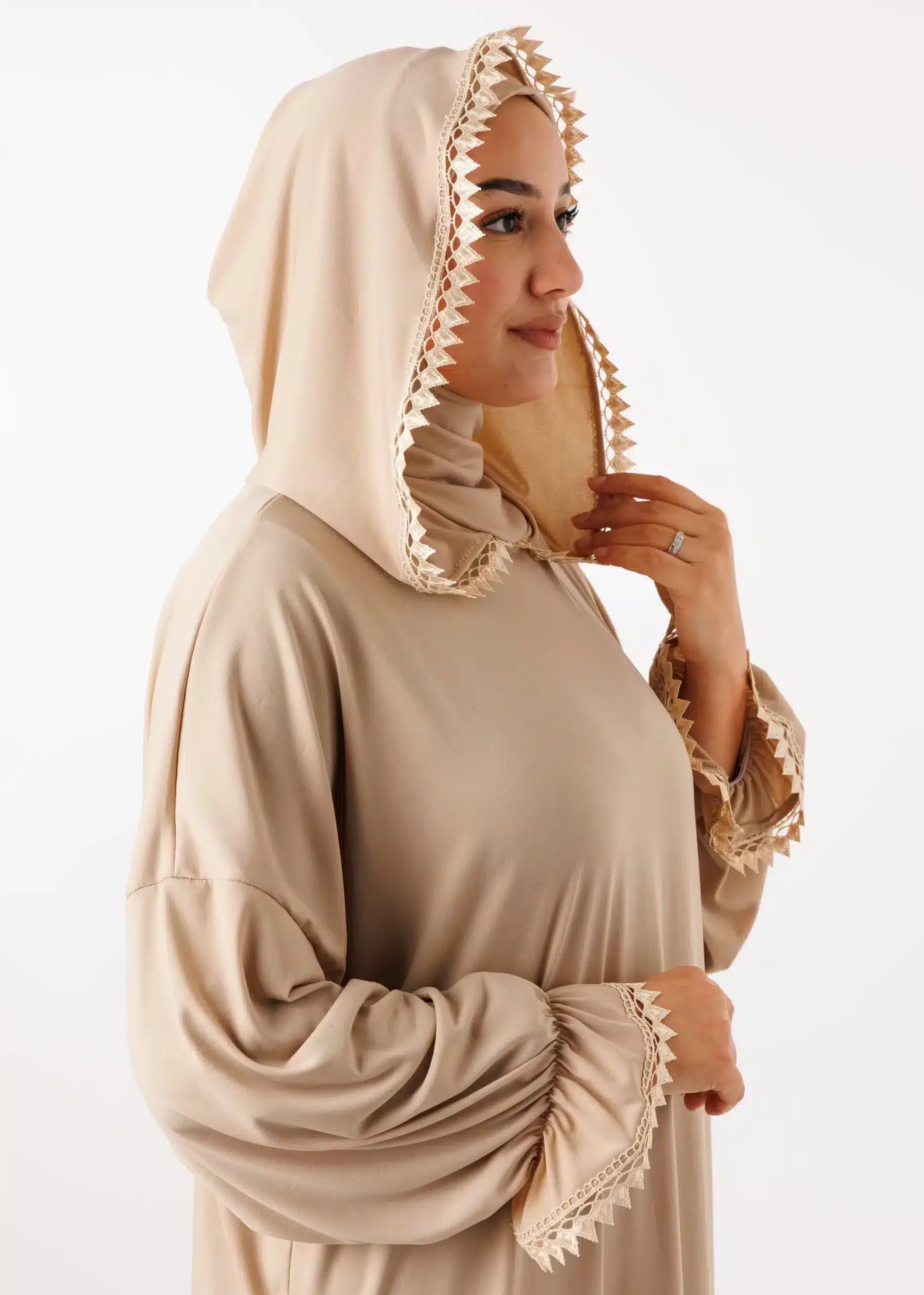 Abaya de Priere avec Bonnet Ninja Taupe clair عباية 18094 1 1 scaled