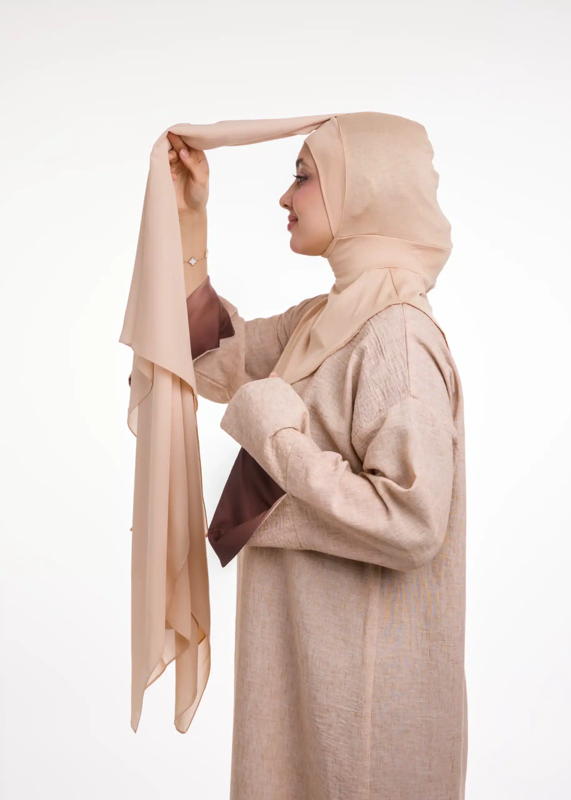 شال كريب حريري بالبوني "النينجا" - بيج كريمي