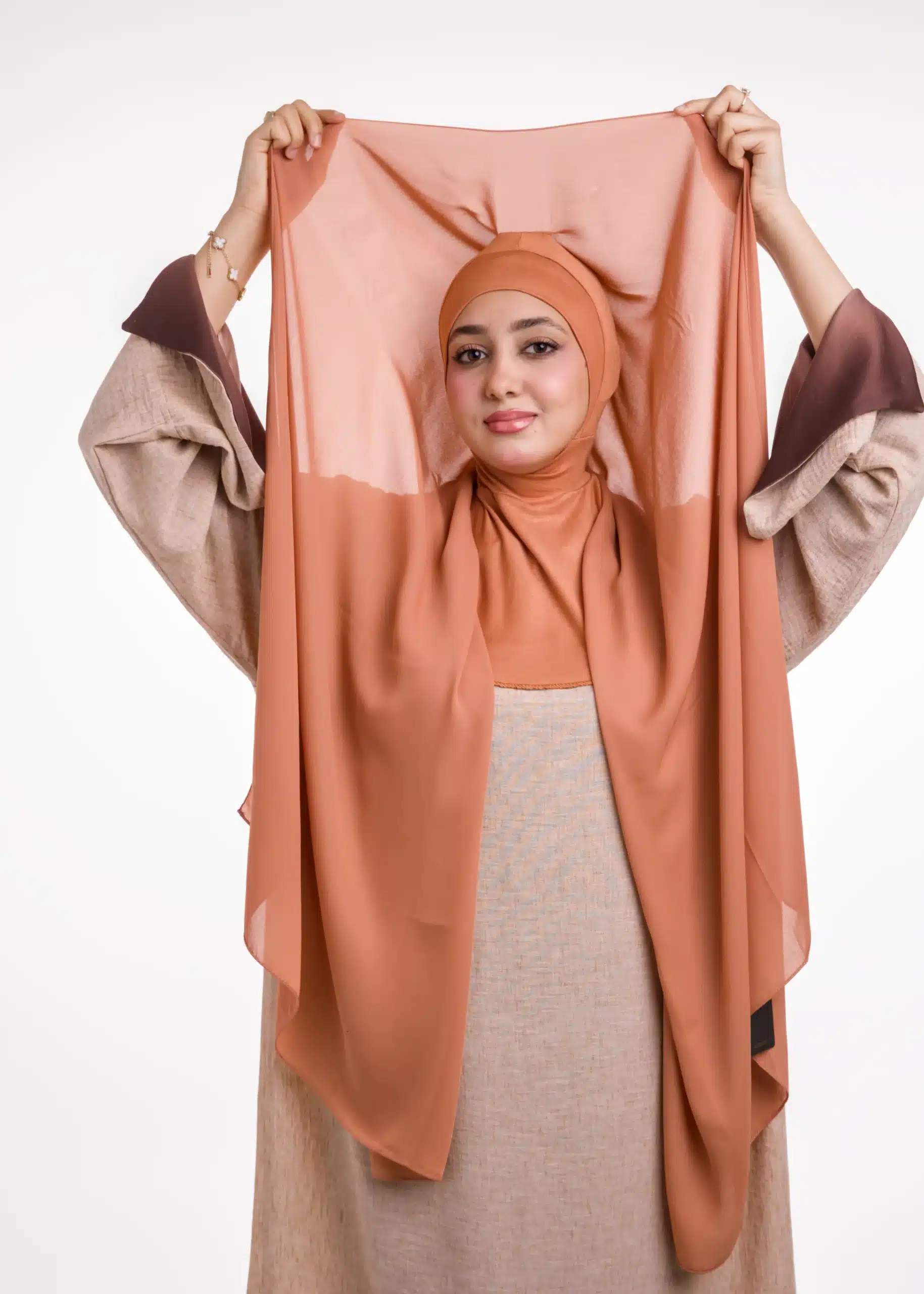 شال كريب حريري بالبوني "النينجا" - برتقالي باستيل