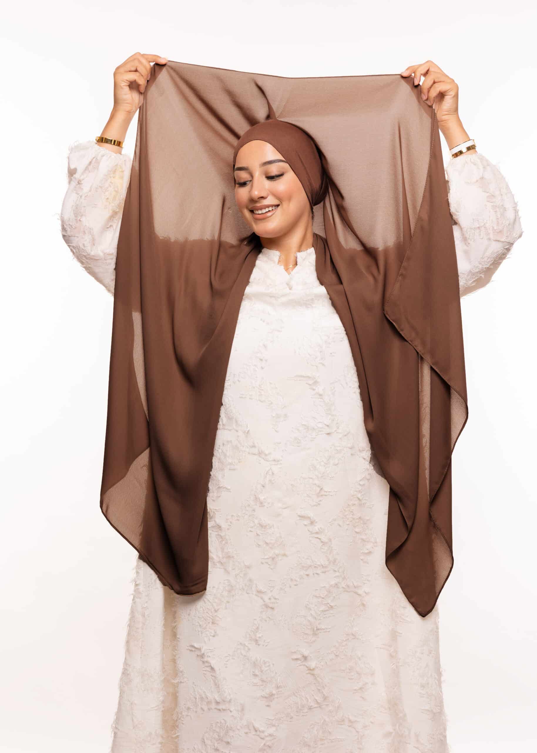 شال كريب بالبوني يربط من الخلف - بني شوكولاتة