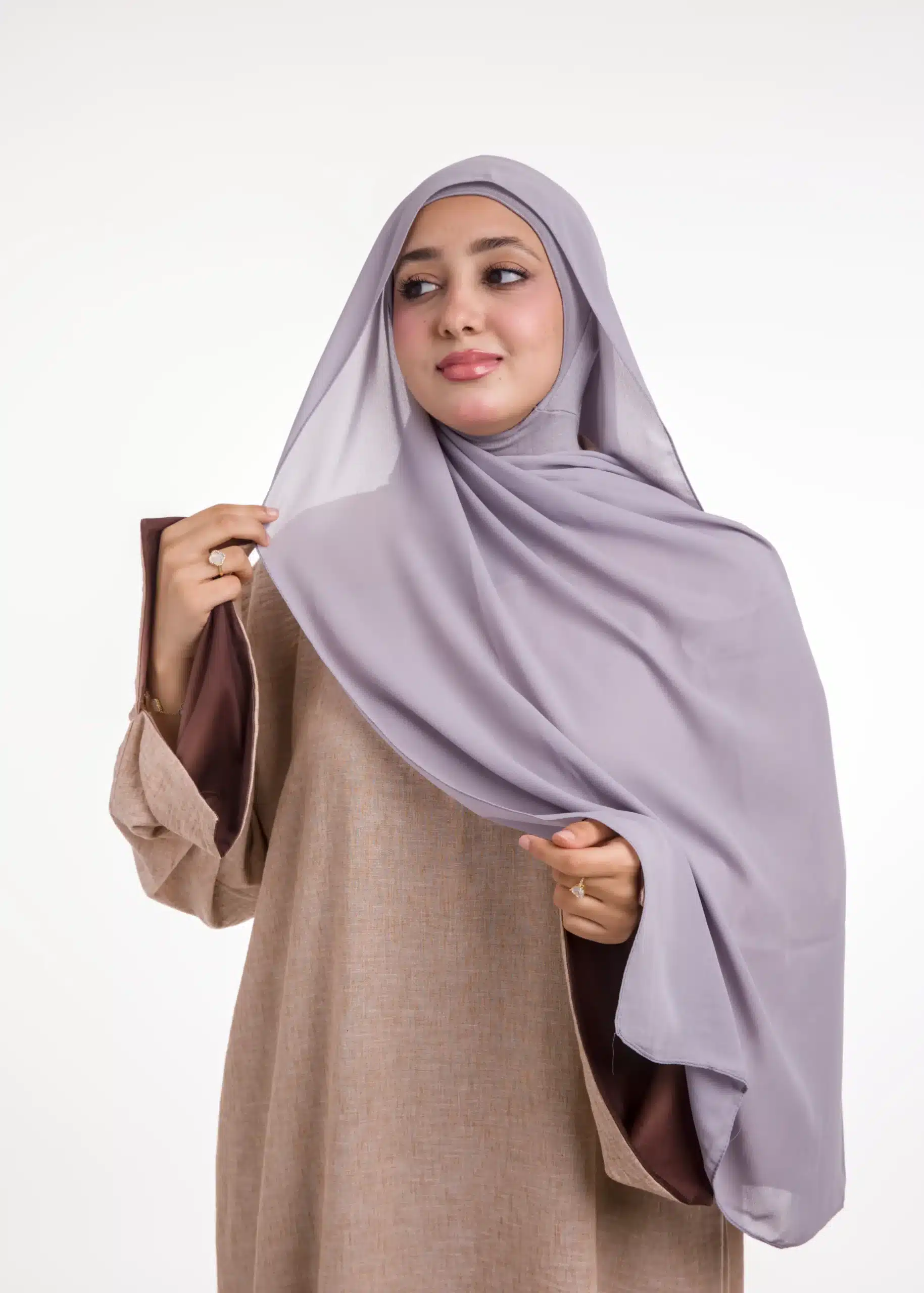 Chale en Crepe avec Bonnet Ninja Gris Clair جديد شال كريب حريري بالبوني النينجا 18232 1 1 scaled