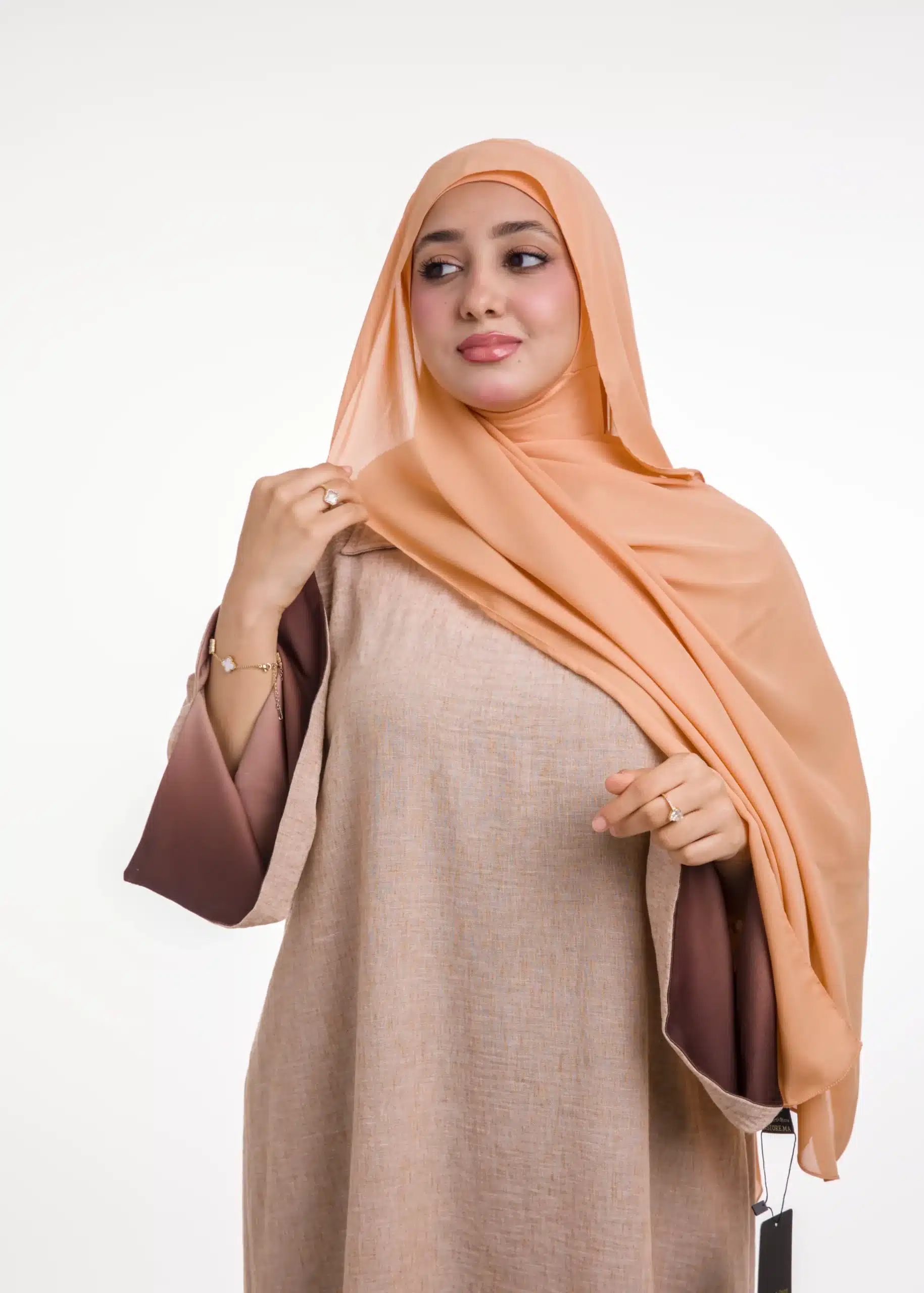 Chale en Crepe avec Bonnet Ninja Orange Pastel Clair شال كريب حريري بالبوني النينجا 18244 1 scaled