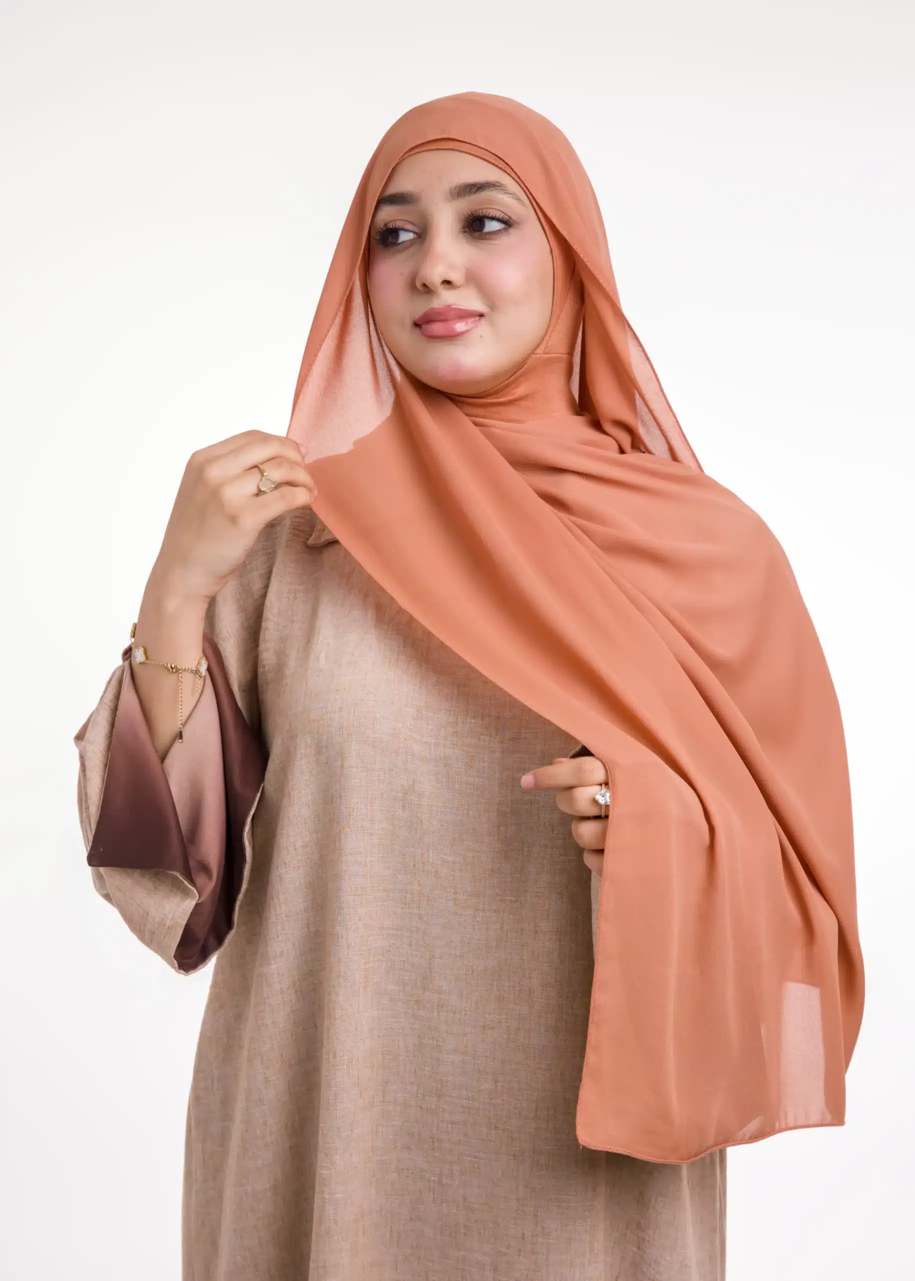 Chale en Crepe avec Bonnet Ninja Orange Pastel جديد شال كريب حريري بالبوني النينجا 18236 1 scaled