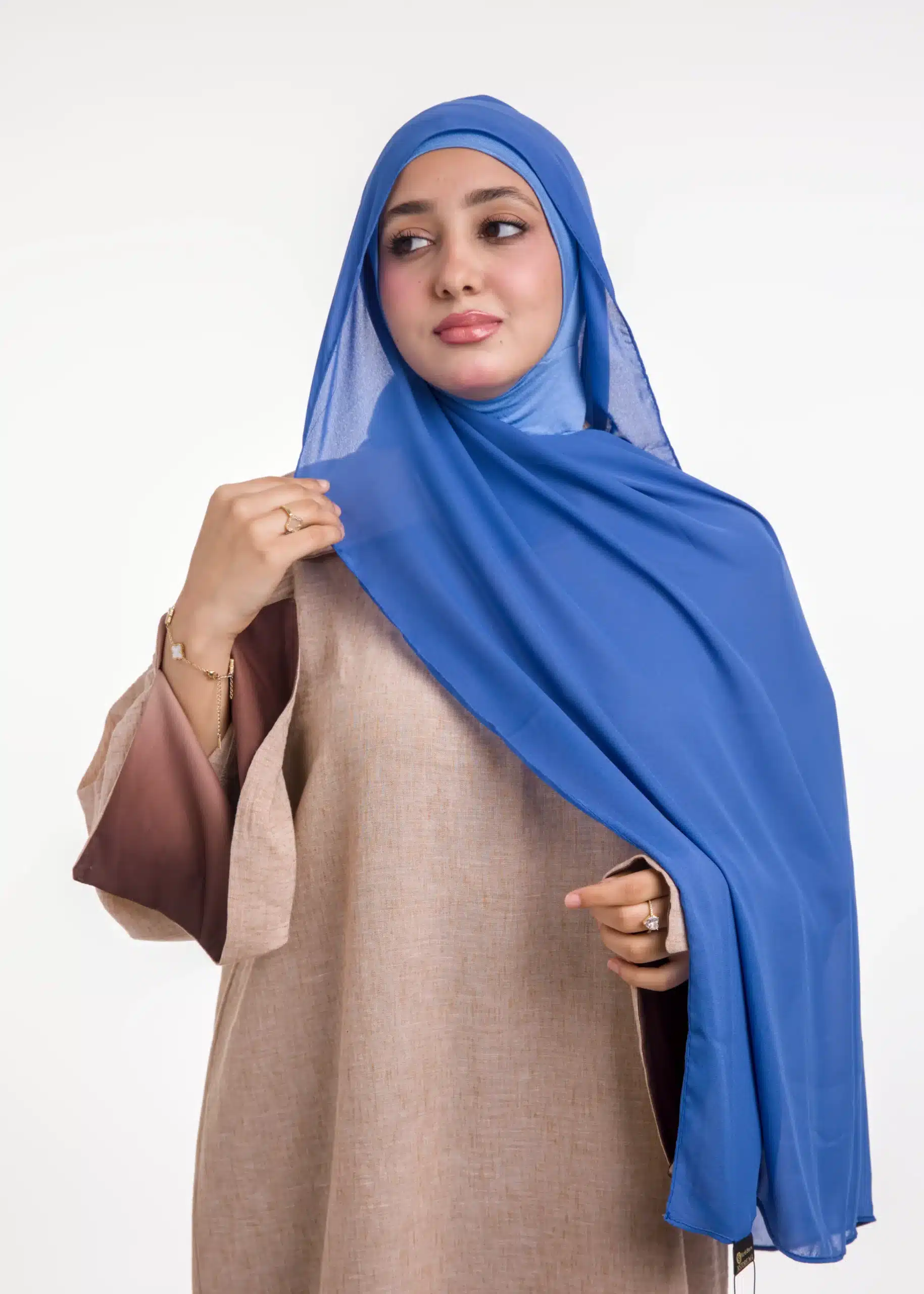 Chale en Crepe avec Bonnet Ninja – Bleu Jean جديد شال كريب حريري بالبوني النينجا 18234 1 scaled