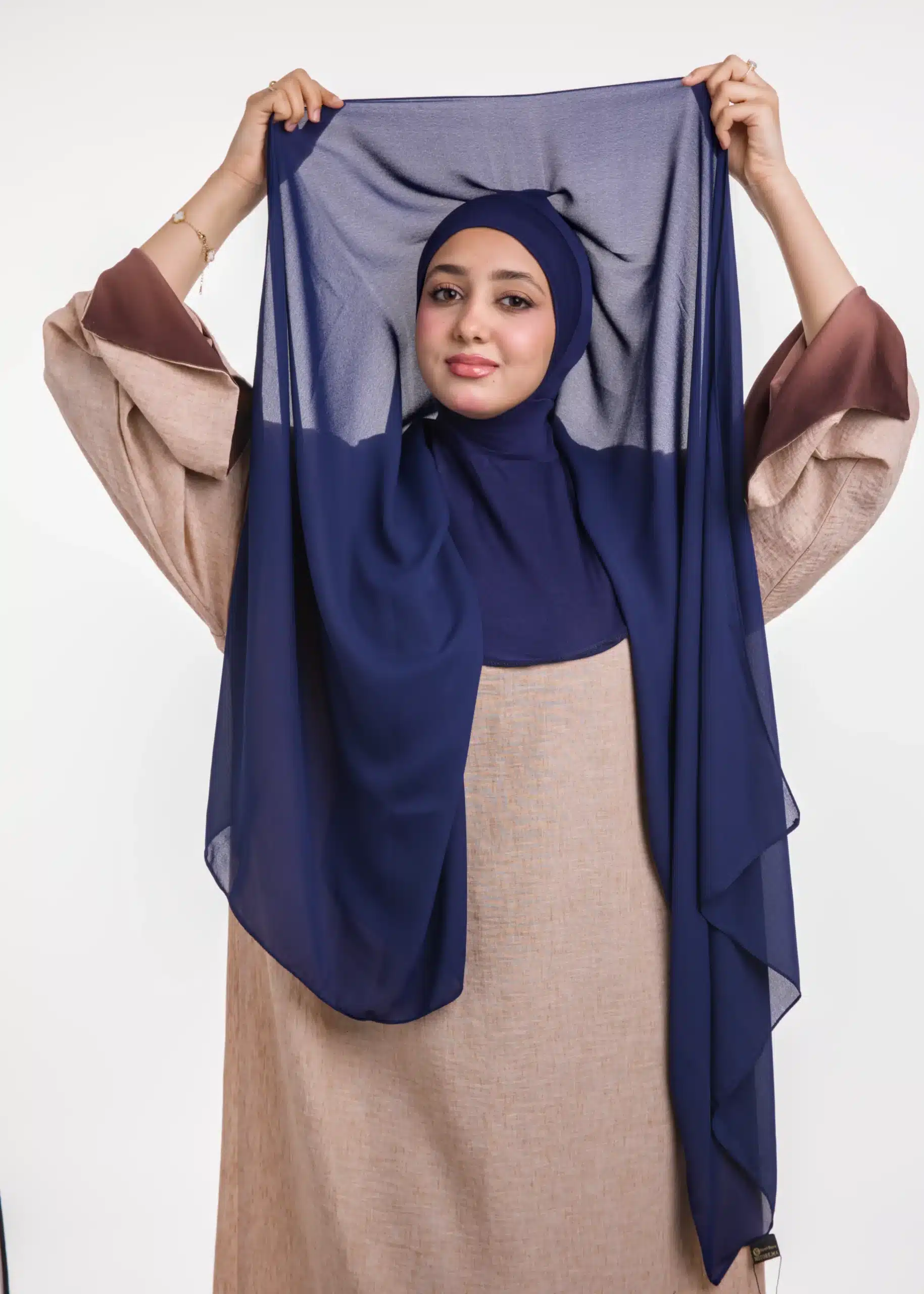 شال كريب حريري بالبوني "النينجا" - أزرق داكن